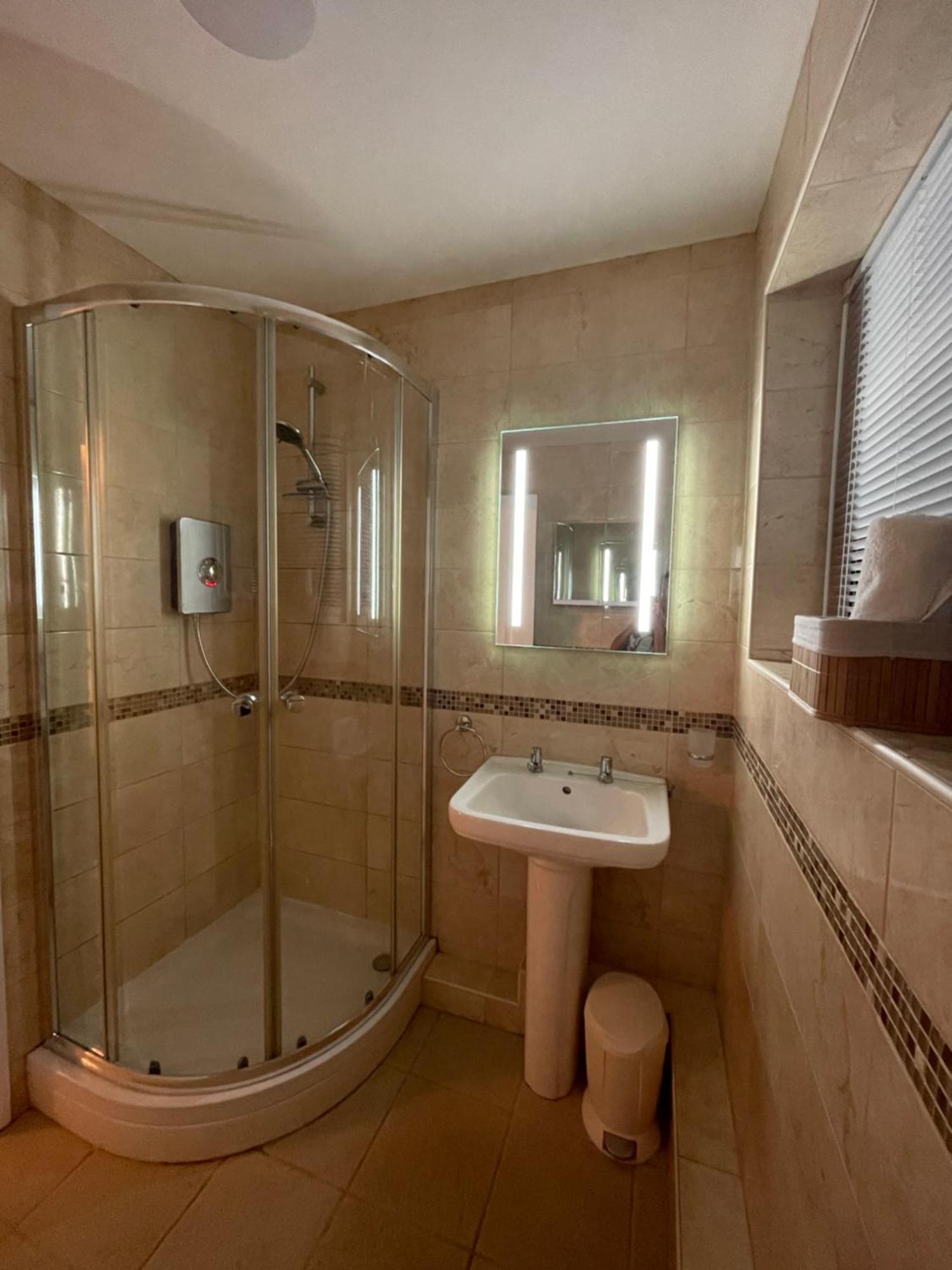 Look No Further Gorgeous Newly Renovated Contemporary Chalet Sandown Bay Holiday Centre Экстерьер фото