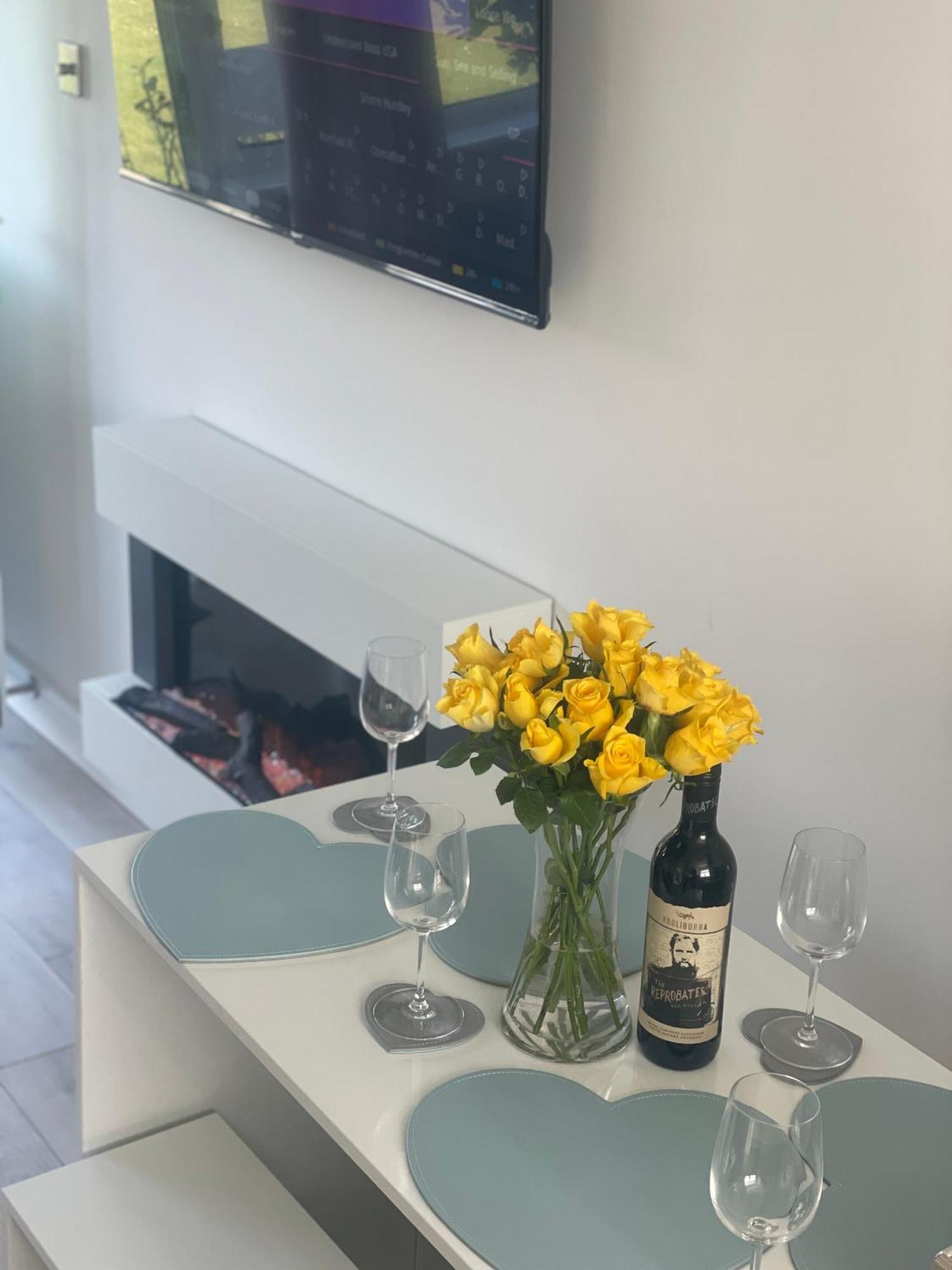 Look No Further Gorgeous Newly Renovated Contemporary Chalet Sandown Bay Holiday Centre Экстерьер фото