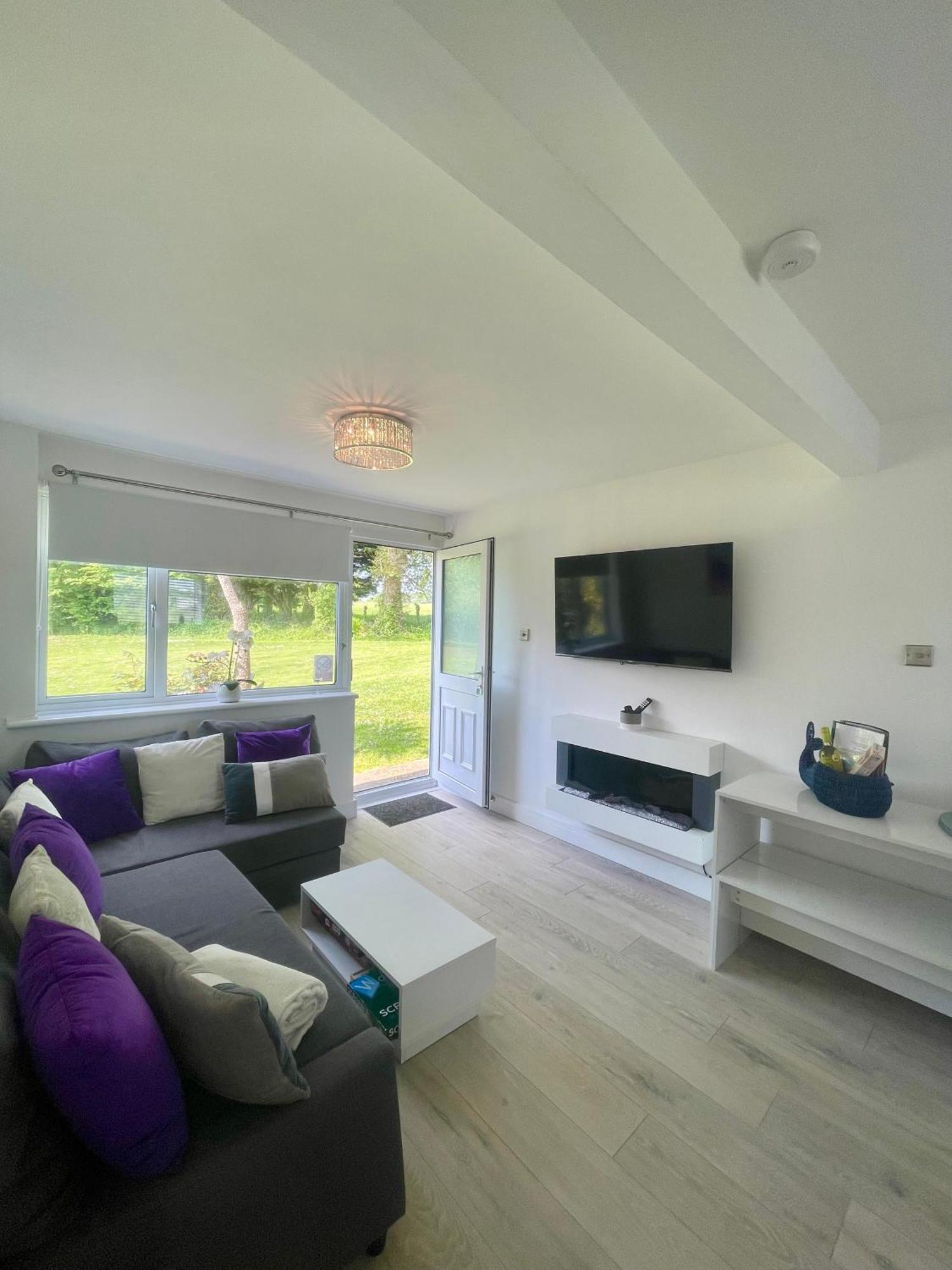 Look No Further Gorgeous Newly Renovated Contemporary Chalet Sandown Bay Holiday Centre Экстерьер фото